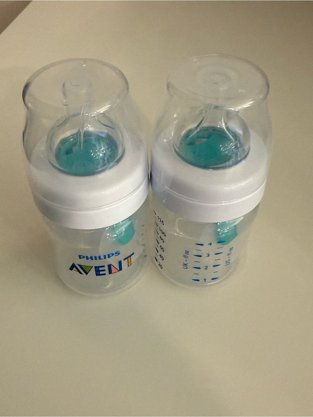 Philips Avent Anti-Colic Baby Bottle with AirFree Vent, Slow Flow, 4 oz (2)